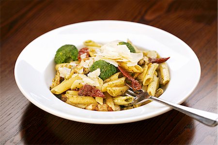 pasta not cream not dry not close up not people - Penne with chicken, broccoli, dried tomatoes and cheese Stock Photo - Premium Royalty-Free, Code: 659-06493857