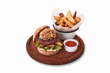 simsearch:659-03529173,k - Hamburger with ketchup and chips Foto de stock - Sin royalties Premium, Código: 659-06493997