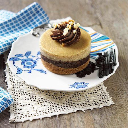Individual Peanut Butter Chocolate Cheesecake on a Plate Stock Photo - Premium Royalty-Free, Code: 659-06670913