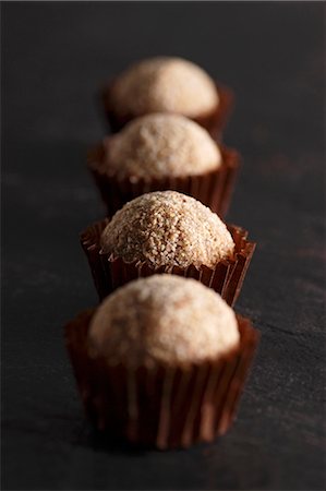 A row of cappuccino truffle pralines Stock Photo - Premium Royalty-Free, Code: 659-06670959