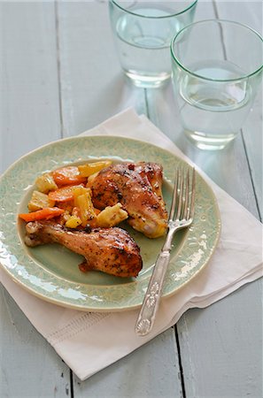 Chicken with a side of vegetables Photographie de stock - Premium Libres de Droits, Code: 659-06670973