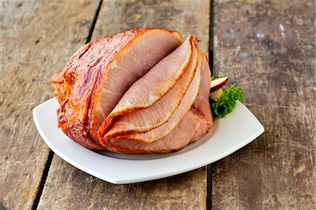 roasted (meat) - Partially Sliced Baked Ham on a Serving Platter Stock Photo - Premium Royalty-Free, Code: 659-06670981