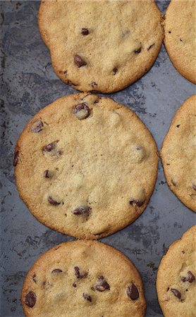 Chocolate Chip Cookies on a Baking Sheet; From Above Stock Photo - Premium Royalty-Free, Code: 659-06671036