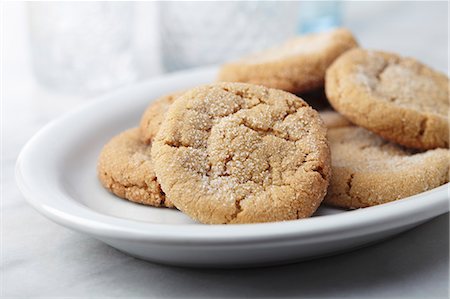 simsearch:659-07597018,k - Plate of Sugar Cookies Stockbilder - Premium RF Lizenzfrei, Bildnummer: 659-06671037