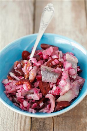 poisson rouge - Herrings with red onions and preserved damsons Photographie de stock - Premium Libres de Droits, Code: 659-06671079