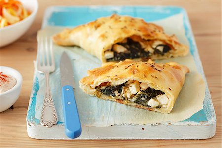 simsearch:659-07028992,k - Pastries filled with spinach and feta Photographie de stock - Premium Libres de Droits, Code: 659-06671086