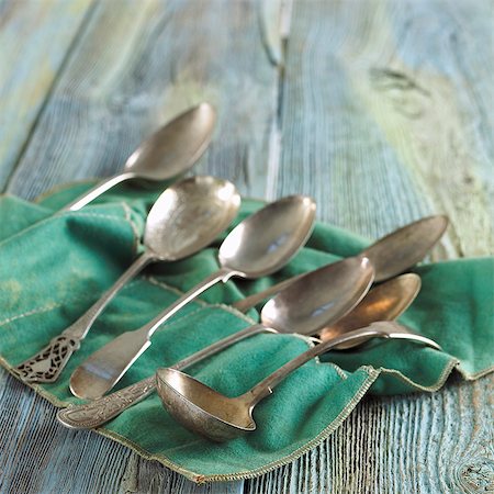 spoon antique - Assorted Silver Spoons on Felt Cloth Stock Photo - Premium Royalty-Free, Code: 659-06671101