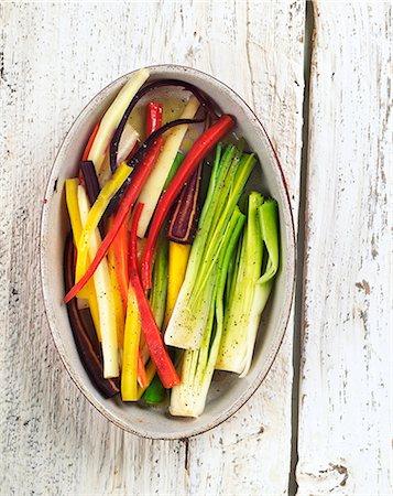 side order - Assorted Vegetable Sticks in an Oval Dish; From Above Stock Photo - Premium Royalty-Free, Code: 659-06671102