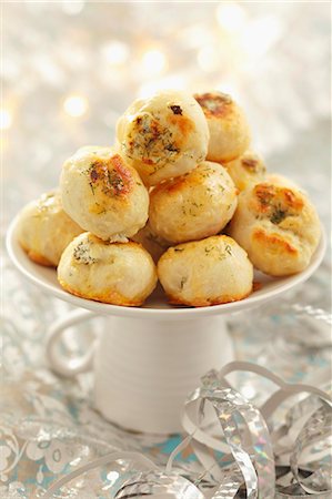 Mini rolls with herb cheese Photographie de stock - Premium Libres de Droits, Code: 659-06671112