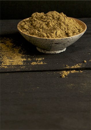 A bowl of hemp flour Stockbilder - Premium RF Lizenzfrei, Bildnummer: 659-06671216