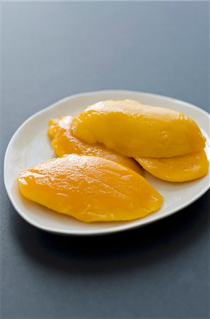 Several slices of mango on a plate Stock Photo - Premium Royalty-Free, Code: 659-06671223