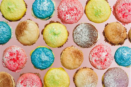 An assortment of macaroons arranged in rows, viewed from above Stock Photo - Premium Royalty-Free, Code: 659-06671400