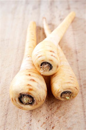 simsearch:659-06495018,k - Three parsnips Foto de stock - Sin royalties Premium, Código: 659-06671436