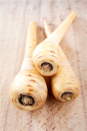 simsearch:659-06671436,k - Three parsnips Foto de stock - Sin royalties Premium, Código: 659-06671436