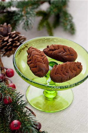 simsearch:659-06307574,k - Chocolate truffles shaped like pine cones, for Christmas Stock Photo - Premium Royalty-Free, Code: 659-06671431