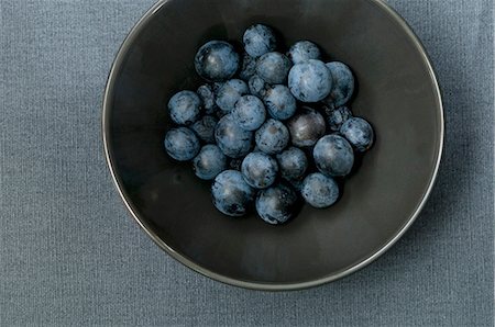 Sloes in a bowl Stock Photo - Premium Royalty-Free, Code: 659-06671452
