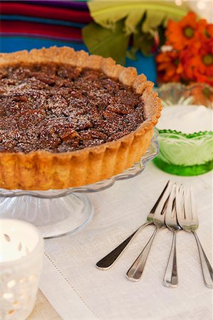 simsearch:659-09124747,k - Pecan pie Photographie de stock - Premium Libres de Droits, Code: 659-06671487