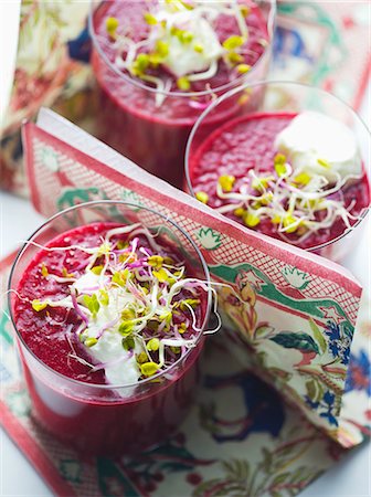 simsearch:659-02213024,k - Beetroot juice garnished with shoots and sour cream Photographie de stock - Premium Libres de Droits, Code: 659-06671564