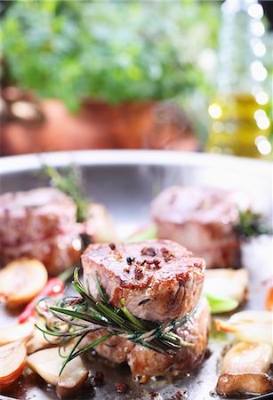 pan frying - Fried pork fillet with rosemary Stock Photo - Premium Royalty-Free, Code: 659-06671577