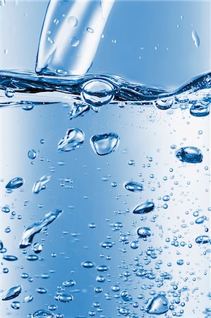 simsearch:659-06184177,k - Pouring water into a glass Photographie de stock - Premium Libres de Droits, Code: 659-06671584