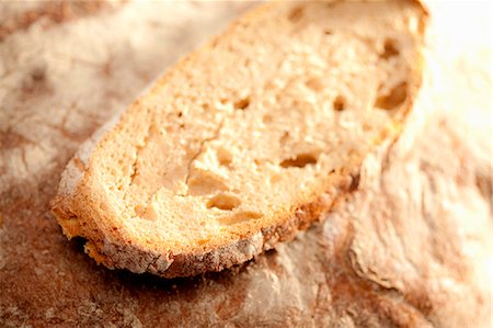 simsearch:659-03530038,k - A slice of bread on top of the loaf (close-up) Stock Photo - Premium Royalty-Free, Code: 659-06671586