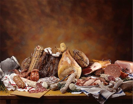 fleisch - A still life with an assortment of Italian hams, salamis and sausages Stockbilder - Premium RF Lizenzfrei, Bildnummer: 659-06671653