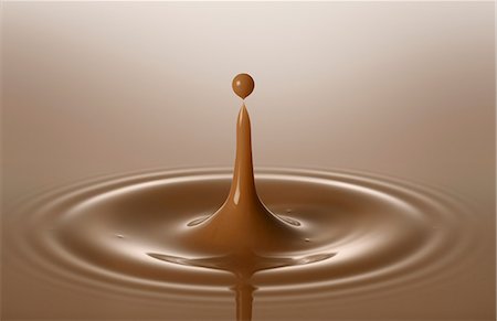simsearch:659-07610322,k - Drops of chocolate milk Foto de stock - Sin royalties Premium, Código: 659-06900765