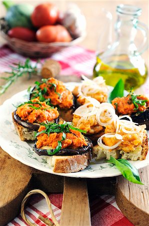 Mixed Tuscan crostini Stock Photo - Premium Royalty-Free, Code: 659-06900896