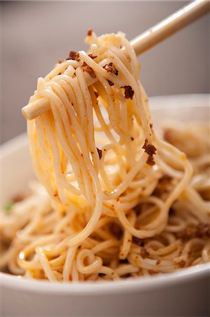 palillo (oriental) - Fried noodles with minced meat Foto de stock - Sin royalties Premium, Código: 659-06900949