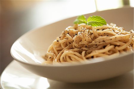 Sesame noodles Stock Photo - Premium Royalty-Free, Code: 659-06900983