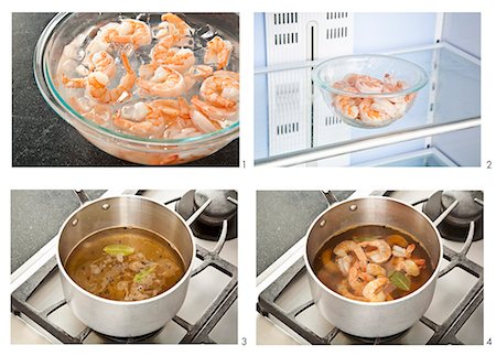 simsearch:659-06901319,k - Steps for Making Shrimp Cocktail; Poaching in Seasoned Poaching Liquid Foto de stock - Sin royalties Premium, Código: 659-06901140