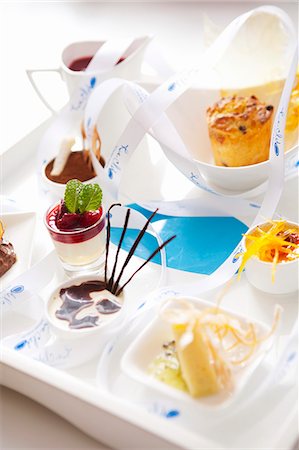 Dessert platter Stock Photo - Premium Royalty-Free, Code: 659-06901212