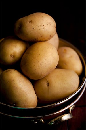 potato still life - Red Pontiac and Yukon Gold Potatoes in a Bowl Stock Photo - Premium Royalty-Free, Code: 659-06901236