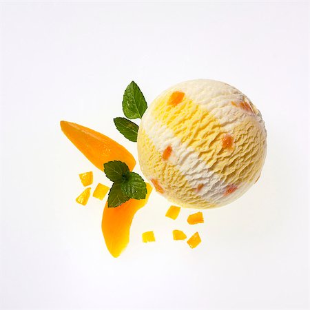 simsearch:659-06901257,k - A scoop of apricot and yogurt ice cream, apricot wedges and lemon balm Stock Photo - Premium Royalty-Free, Code: 659-06901260