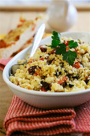 Couscous with dried tomatoes, peppers and courgette Photographie de stock - Premium Libres de Droits, Code: 659-06901447