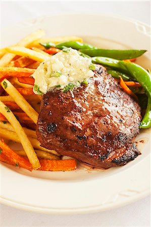 steak and fries - Flat Iron Steak with Fried and Mixed Vegetables Photographie de stock - Premium Libres de Droits, Code: 659-06901474