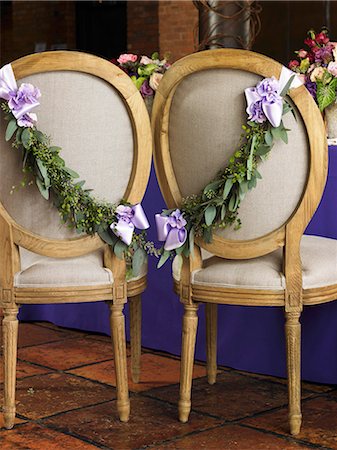 simsearch:659-07027652,k - Chairs Decorated with Fresh Garland and Ribbon for the Bride and Groom at a Wedding Reception Foto de stock - Sin royalties Premium, Código: 659-06901599