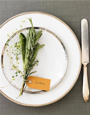 set - Place Setting with a Bouquet of Herbs and a Name Tag Stock Photo - Premium Royalty-Free, Code: 659-06901593