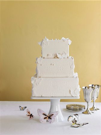 simsearch:649-06830136,k - Three Tier Wedding Cake with Butterflies Foto de stock - Sin royalties Premium, Código: 659-06901602