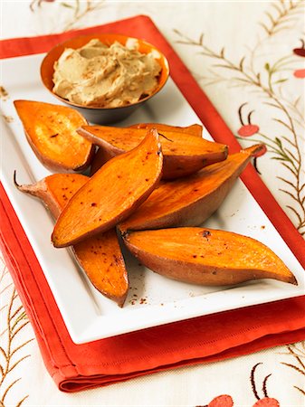 simsearch:659-06183815,k - Roasted Sweet Potatoes with Cinnamon Butter Stock Photo - Premium Royalty-Free, Code: 659-06901617