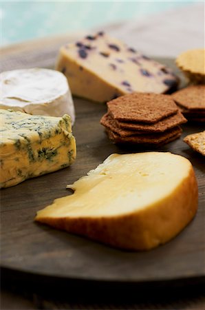 simsearch:659-06902579,k - A cheese platter with crackers Stock Photo - Premium Royalty-Free, Code: 659-06901628