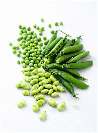 pulses legume - Fresh peas and fresh broad beans Stock Photo - Premium Royalty-Free, Code: 659-06901662