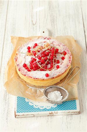 red currant - Redcurrant cheesecake Stock Photo - Premium Royalty-Free, Code: 659-06901731