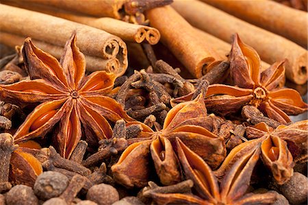 spice still life - Winter spices (cloves, allspice, star anise, cinnamon) Stock Photo - Premium Royalty-Free, Code: 659-06901755