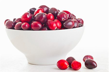 Cranberries in a white bowl Foto de stock - Sin royalties Premium, Código: 659-06901766
