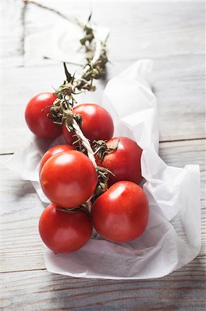 Tomatoes on the vine on paper Stock Photo - Premium Royalty-Free, Code: 659-06901793