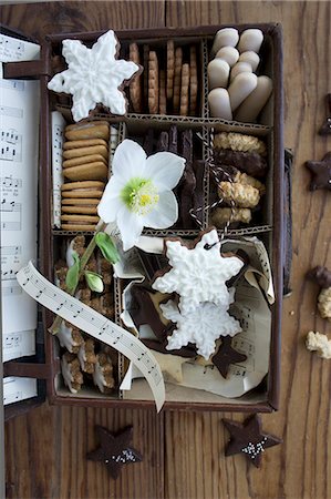 festive biscuits stars - An assortment of Christmas biscuits in a small chest Stock Photo - Premium Royalty-Free, Code: 659-06901831