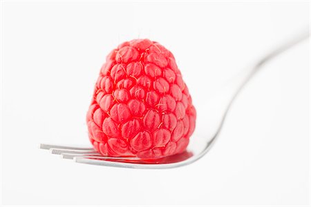 raspberries - A raspberry on a fork Stock Photo - Premium Royalty-Free, Code: 659-06901845