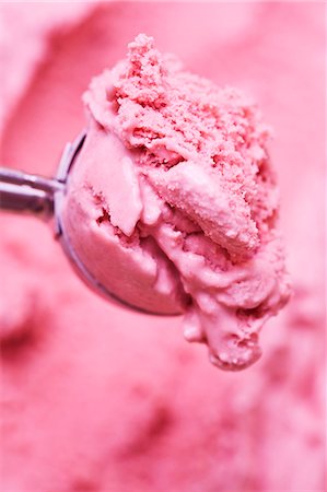 simsearch:659-08906344,k - A scoop of home-made blackberry ice cream in an ice-cream scoop Stock Photo - Premium Royalty-Free, Code: 659-06901867