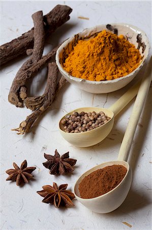 A Variety of Spices, Fresh, Whole and Ground Foto de stock - Sin royalties Premium, Código: 659-06901894